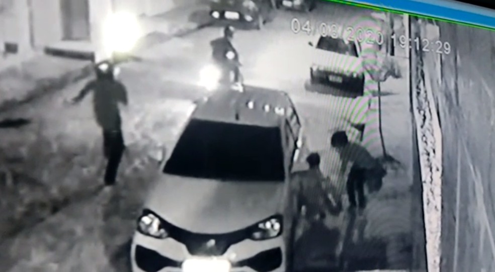 Vídeo mostra suspeitos momentos depois de matarem sargento da PM a tiros em Teresina — Foto: Reprodução