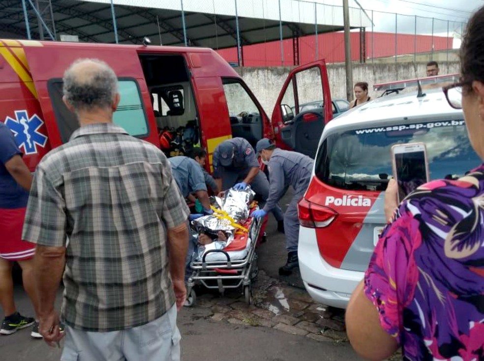 Mulher é baleada na cabeça e suspeito é preso em cemitério de Lins — Foto: J. Serafim/Divulgação