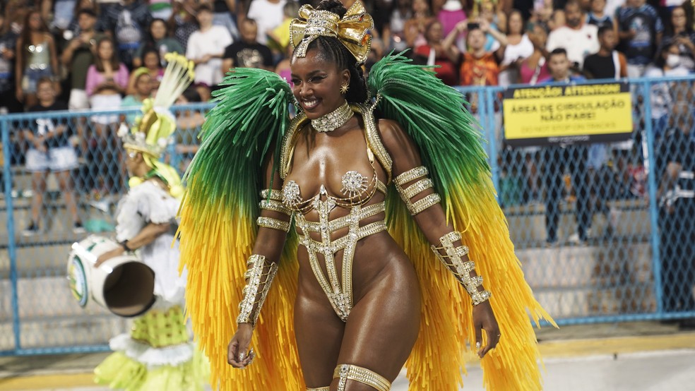 Iza, rainha de bateria da Imperatriz Leopoldinense, no desfile de 2022 — Foto: Marcos Serra Lima/g1