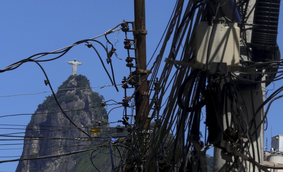 Fios desordenados na Rua São Clemente, em Botafogo, via no topo da lista de queixas da Zona Sul
