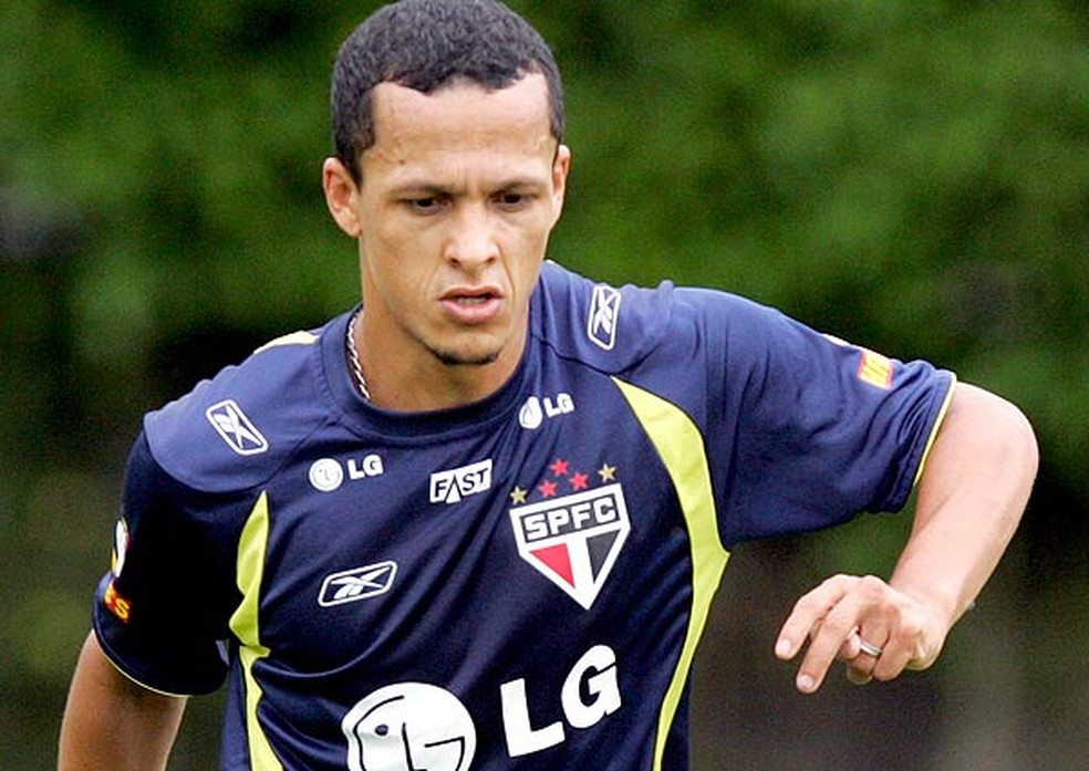 Souza conta que Muricy conversa com ele antes das entrevistas no São Paulo — Foto: globoesporte.com