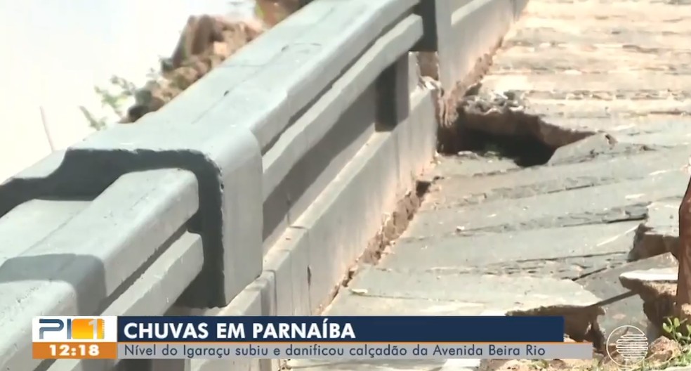 Calçada quebra após aumento no volume das águas do rio Igaraçu — Foto: Rede Clube