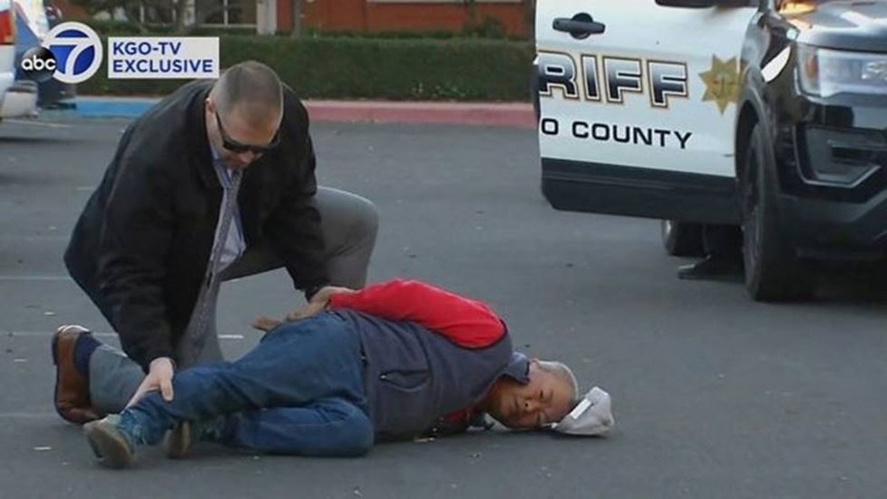 O suspeito foi preso em uma delegacia de polícia local horas após o ataque em Half Moon Bay — Foto: REUTERS