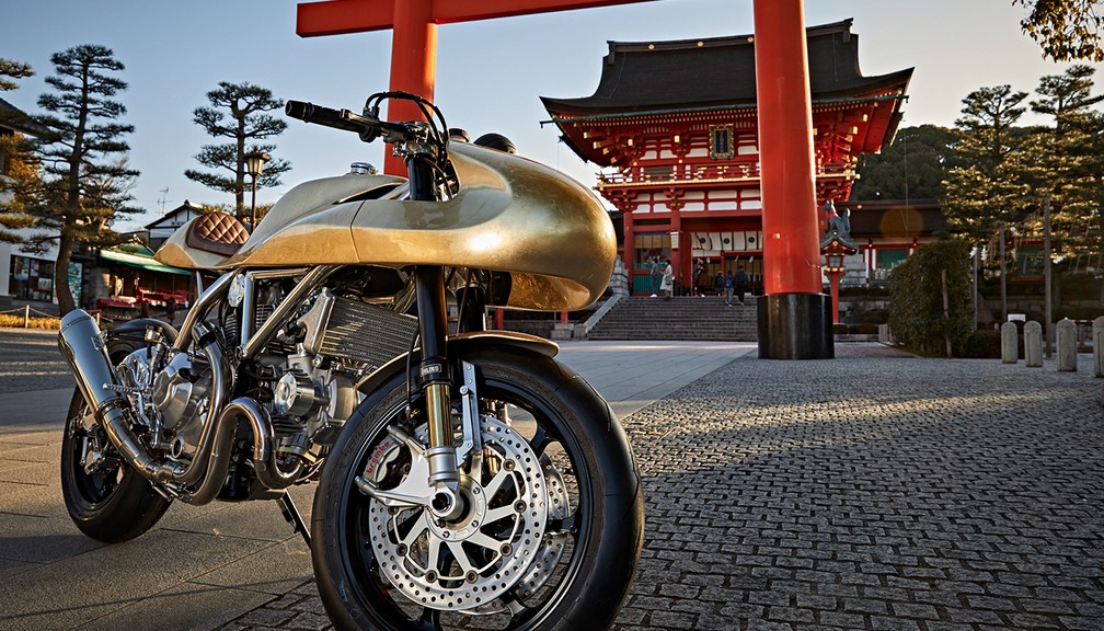 Ducati Scrambler folheada a ouro (Foto: Aella/Divulgação)