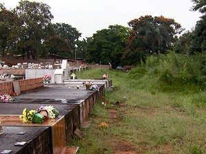 Prefeitura de Ribeirão Bonito alega que não tem verba para obra no local (Foto: Reprodução/EPTV)