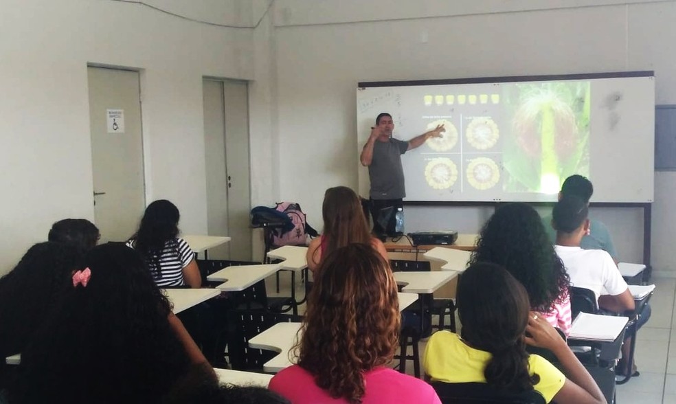 Grátis para alunos de escolas públicas, curso Gabarito oferece aulas de português e matemática. — Foto: UERN