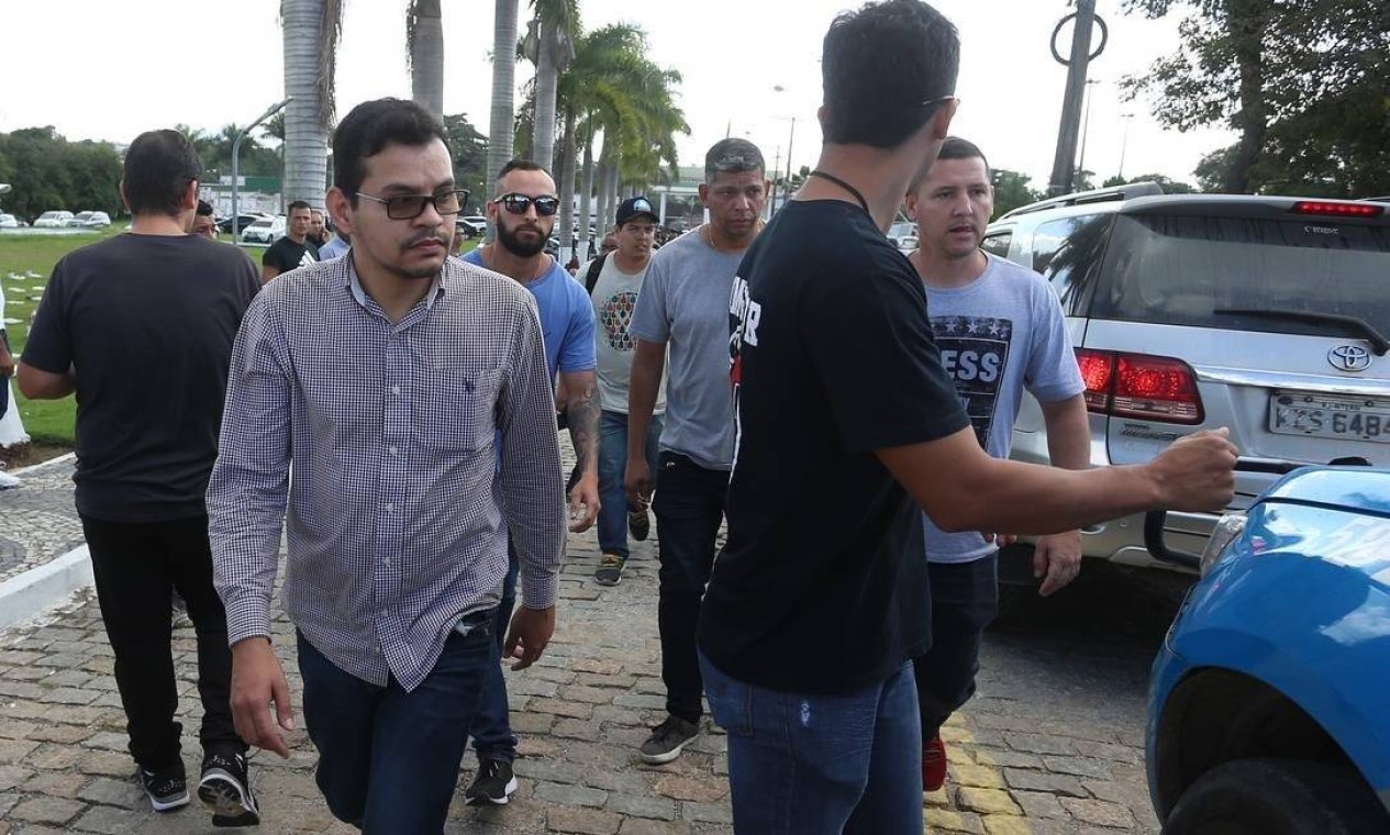Flávio dos Santos Rodrigues, filho biológico de Flordelis, preso logo após o enterro de Anderson, em 17 de junho de 2019 — Foto: Fabiano Rocha / Agência O Globo