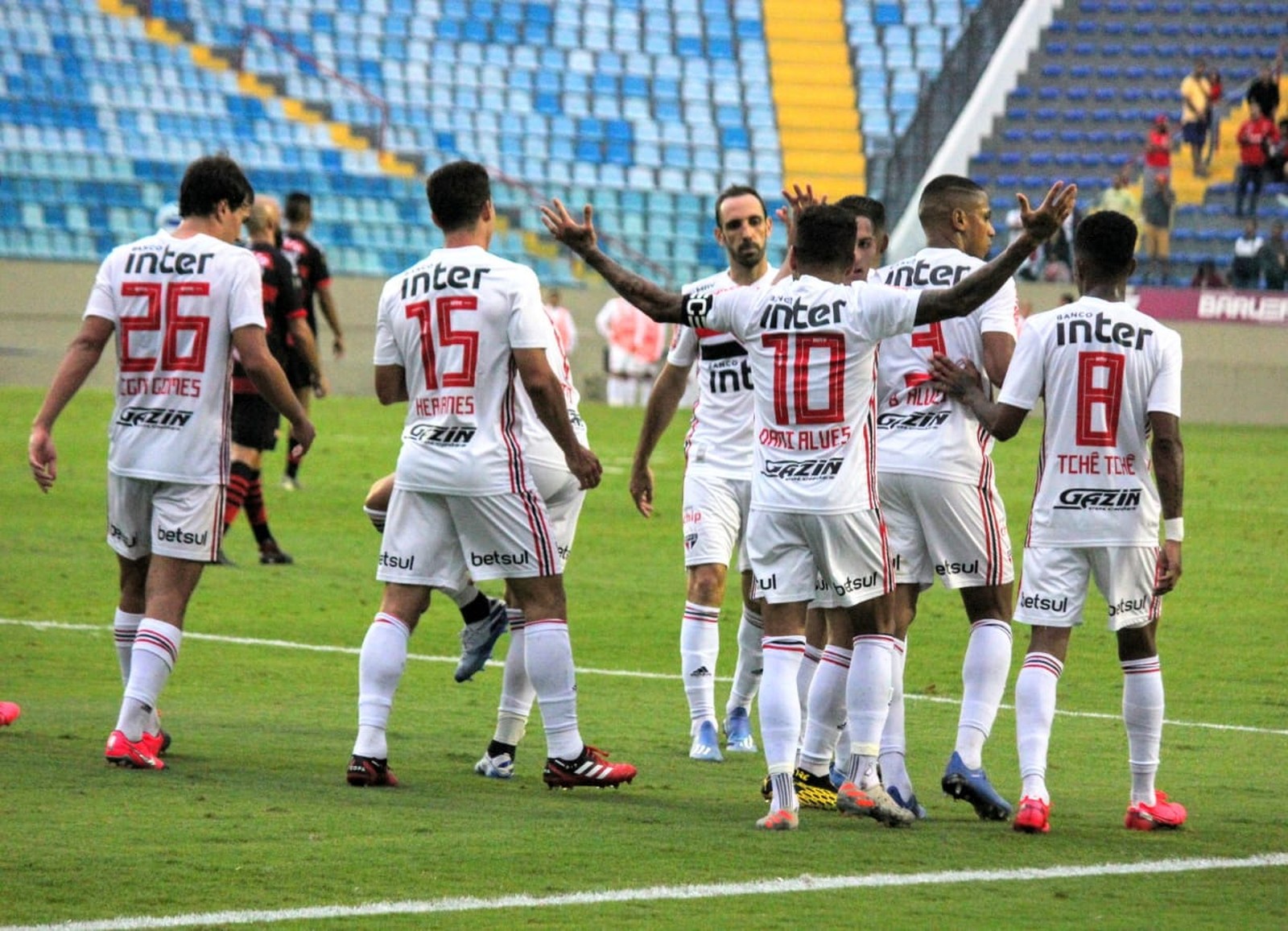 [PARTICIPE]: Confira as notas dos jogadores e dê a sua nota para o elenco na vitória contra o Oeste