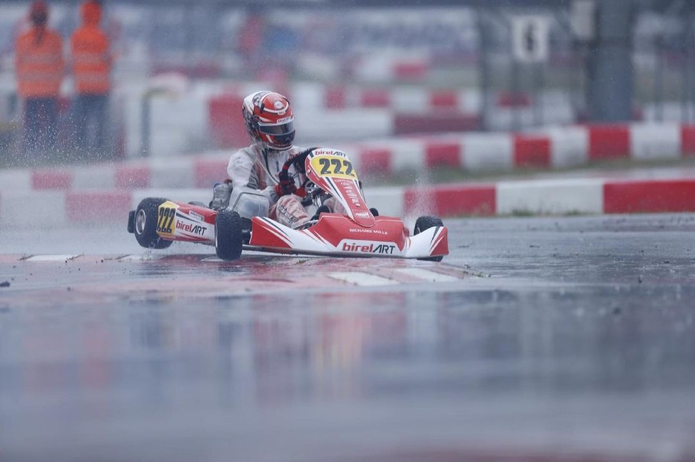 Matheus Morgatto acelera na chuva no famoso kartódromo de Lonato, na Itália — Foto: Fotocar 13/RF1