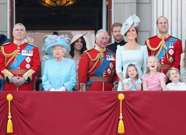 LONDON, ENGLAND - JUNE 09:  Princess Anne, Princess Royal, Princess Beatrice, Lady Louise Windsor, Prince Andrew, Duke of York, Queen Elizabeth II, Meghan, Duchess of Sussex, Prince Charles, Prince of Wales, Prince Harry, Duke of Sussex, Catherine, Duches (Foto: Getty Images)