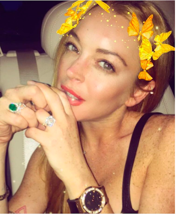 A atriz Lindsay Lohan com sua aliança (Foto: Instagram)