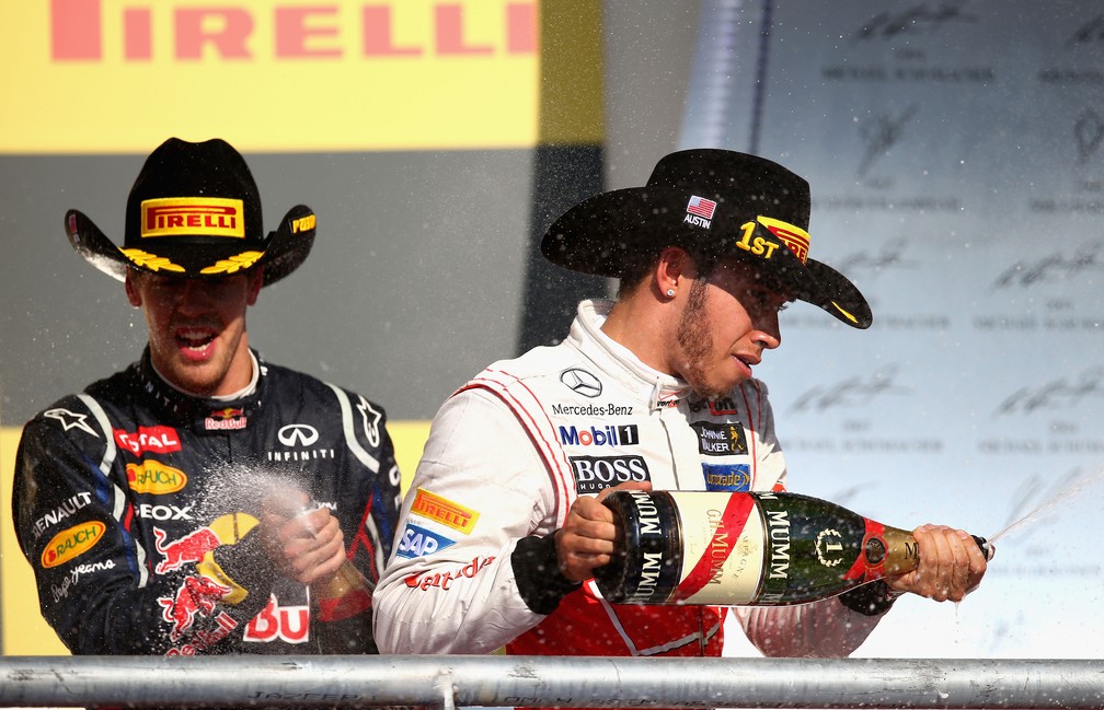 Sebastian Vettel e Lewis Hamilton no pódio do GP dos Estados Unidos de 2012, em Austin, no Texas — Foto: Getty Images