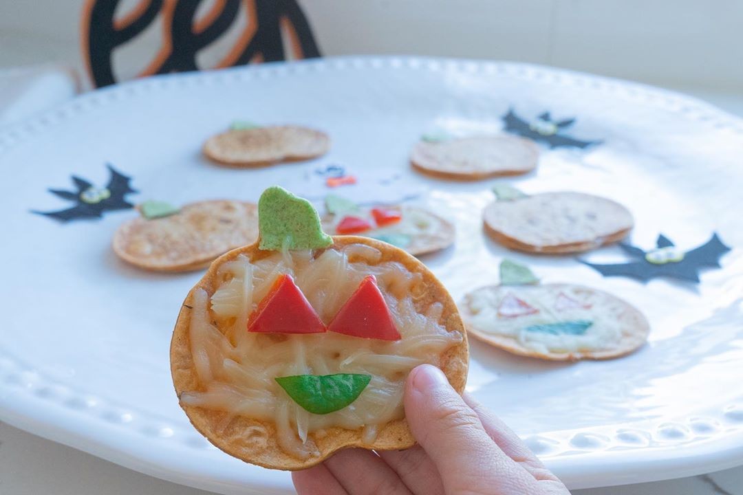 As abóboras podem ser usadas como base para fazer pizzas e quesadillas (Foto: Reprodução/Instagram @themotheroverload)