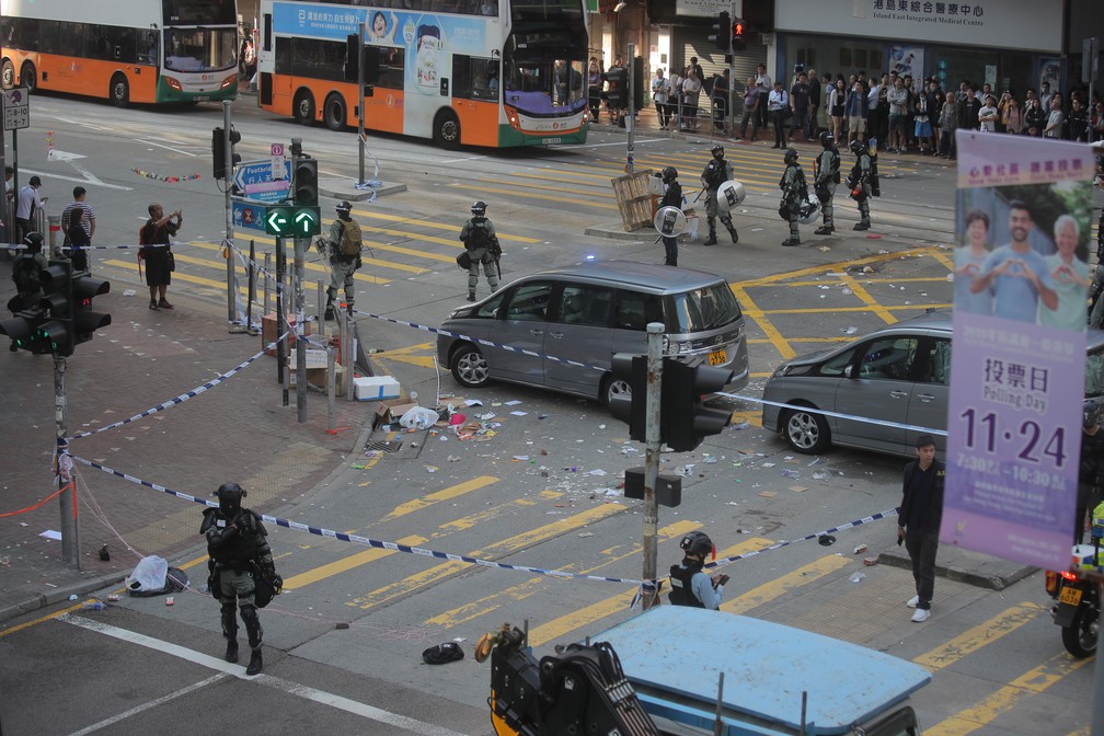 Local onde manifestante foi baleado nos protestos desta segunda (11) em Hong Kong. — Foto: Kin Cheung/AP