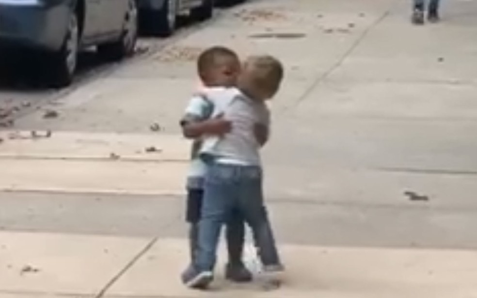 Video De Encontro E Abraco Entre Meninos De 2 Anos Faz Sucesso E Vai Parar Na Tv Olha Que Legal G1