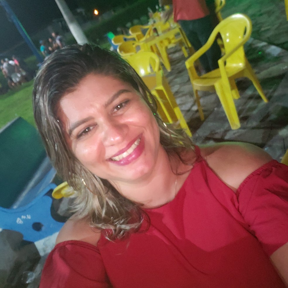 Februska Emanuely Ferreira tinha 34 anos e foi morta a tiros em JoÃƒÂ£o CÃƒÂ¢mara Ã¢â‚¬â€ Foto: Facebook/ReproduÃƒÂ§ÃƒÂ£o