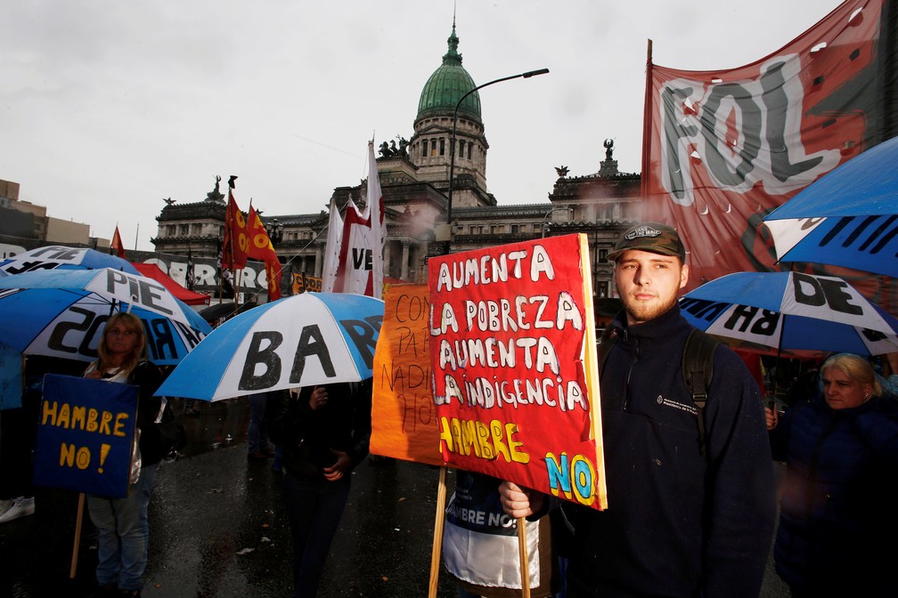 Protesto é contra o orçamento austero para 2019 — Foto: Martin Acosta/Reuters