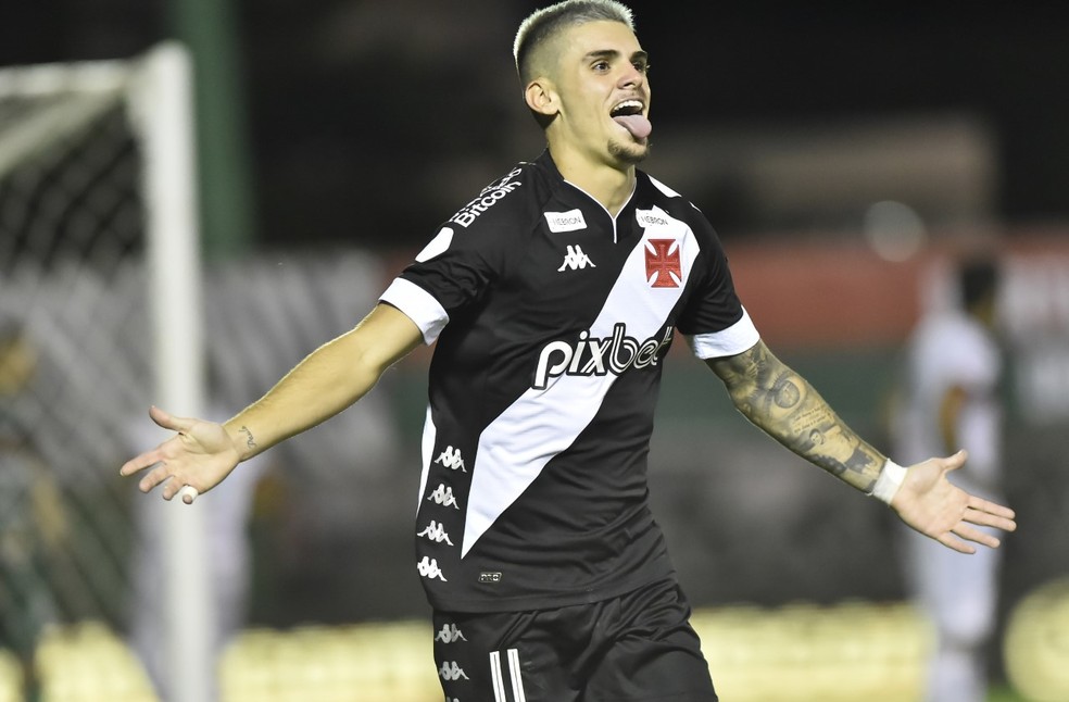 Gabriel Pec comemora gol em Portuguesa x Vasco — Foto: André Durão