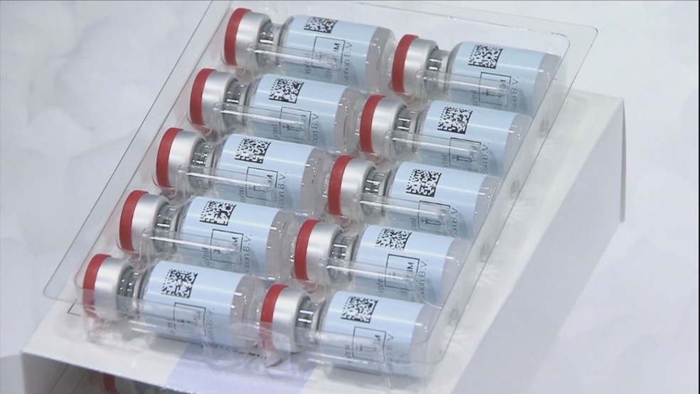 Vacina Janssen  começa a ser usada no Recife — Foto: Hora 1/ TV Globo