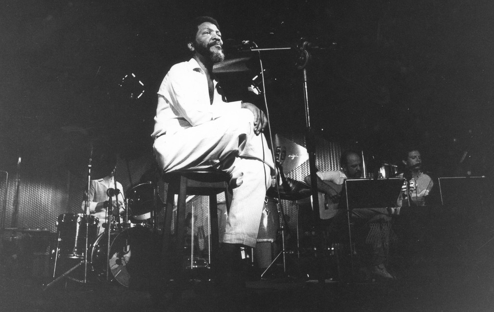 Retrato do cantor e compositor Martinho da Vila durante show no Maksoud Plaza, em São Paulo, julho de 1987 — Foto: Norma Albano/Estadão Conteúdo/Arquivo