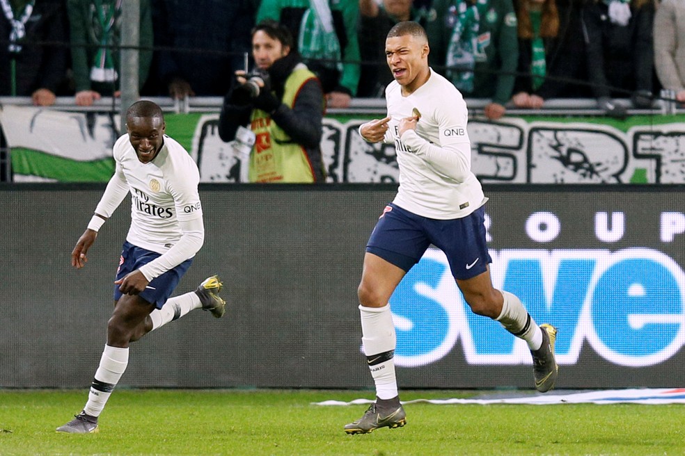 MbappÃ© comemora apÃ³s marcar o gol da vitÃ³ria do PSG sobre o Saint-Ãtienne â Foto: Emmanuel Foudrot/Reuters
