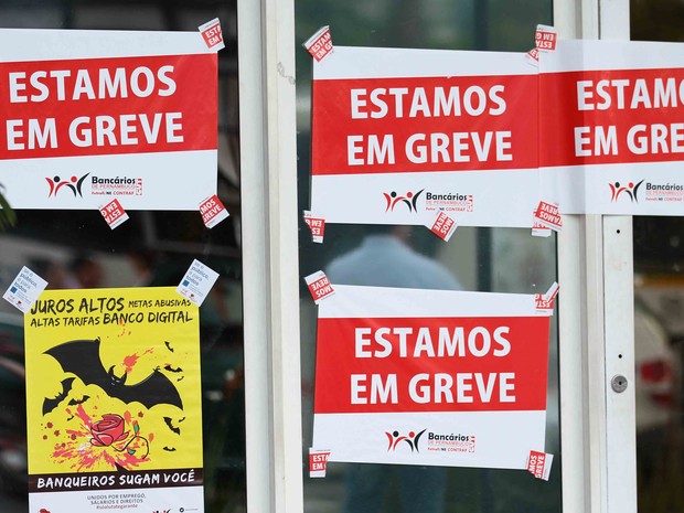 Categoria deflagrou greve por tempo indeterminado desde a última terça (6) (Foto: Marlon Costa/Pernambuco Press)