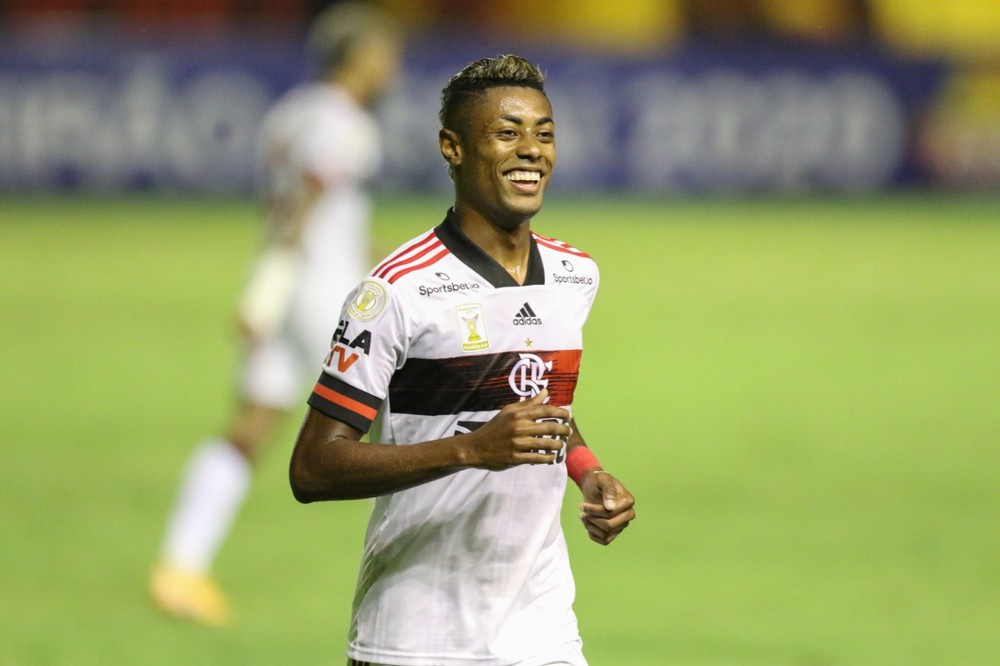 Bruno Henrique reclama de pênalti não marcado para o Flamengo: Não dá para entender