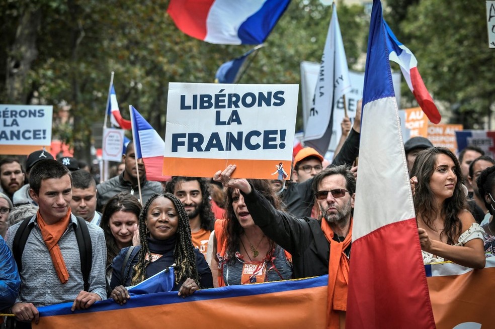 Manifestações ocorreram em diversas cidades da França, inclusive em Paris, capital do país — Foto: STEPHANE DE SAKUTIN / AFP