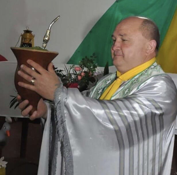 Padre celebra missa crioula 'online' no RS