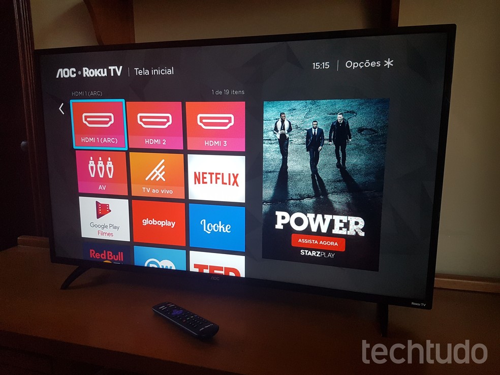 AOC Roku TV permite acessar aplicativos como Netflix, YouTube e Globoplay — Foto: Thayna Souza/TechTudo