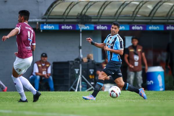 Retrospecto do Grêmio contra o Caxias no Centenário: Final da Estreia de Suárez.
