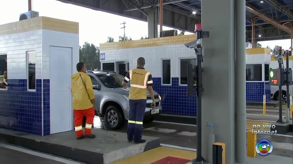 Início da cobrança em pedágio da rodovia Dona Leonor Mendes de Barros, na região de Marília (SP), teve que ser adiado — Foto: Reprodução/TV TEM