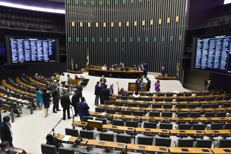  40% dos deputados federais do Piauí mudaram de partido com 'janela partidária'