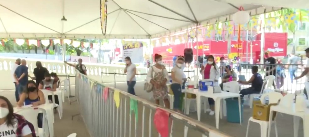 Mutirão atende das 8h às 22h no Centro de Rio Branco com a segunda dose — Foto: Reprodução/Rede Amazônica Acre