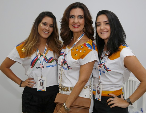 Fátima Bernardes, com as filhas, Beatriz Bonemer e Laura Bonemer (Foto: Vivian Fernandez/ Ed. Globo)