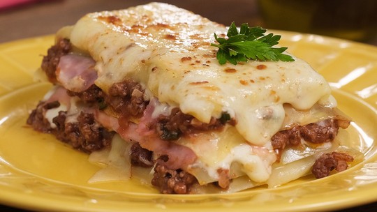 Lasanha &agrave; bolonhesa com molho branco