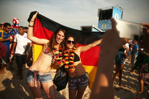 Alemãs festejam a classificação do país no Rio de Janeiro (Foto: Getty Images)
