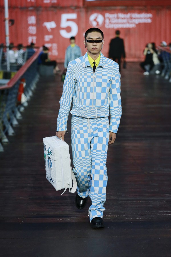 Manifesto: Louis Vuitton desfila linha masculina em Shanghai