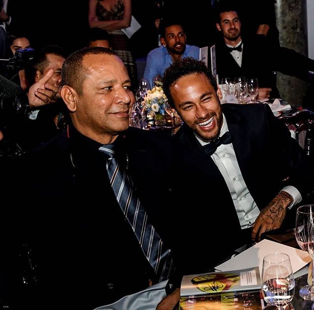 Neymar e o pai em evento do PSG (Foto: Reprodução Instagram)
