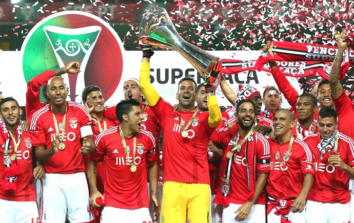 Arhur Benfica comemora vitória contra o Rio Ave (Foto: Agência EFE)