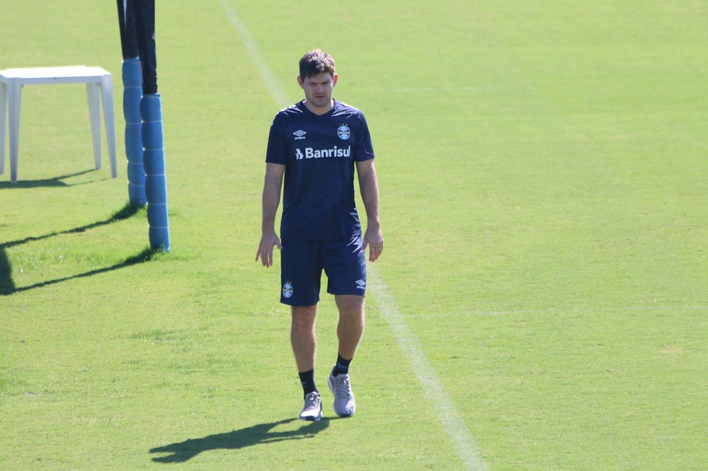 Forro da casa de Kannemann desaba e atrasa a recuperação física do argentino