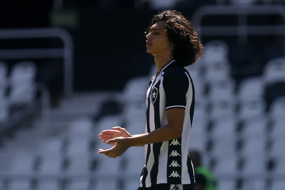 Matheus Nascimento completa 16 anos, e Botafogo busca contrato ...