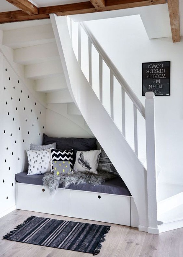 10 ideias para decorar embaixo da escada (Foto: Divulgação)
