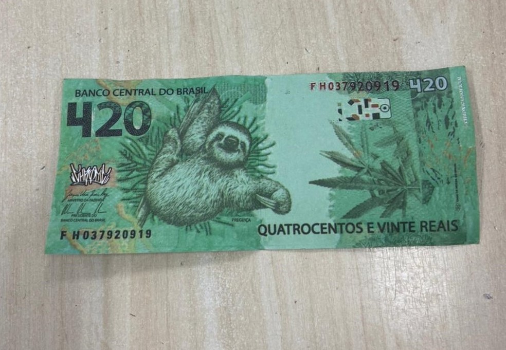 Suspeito de tráfico de drogas é preso com cédula de 'R$ 420' em Natal — Foto: Polícia Civil
