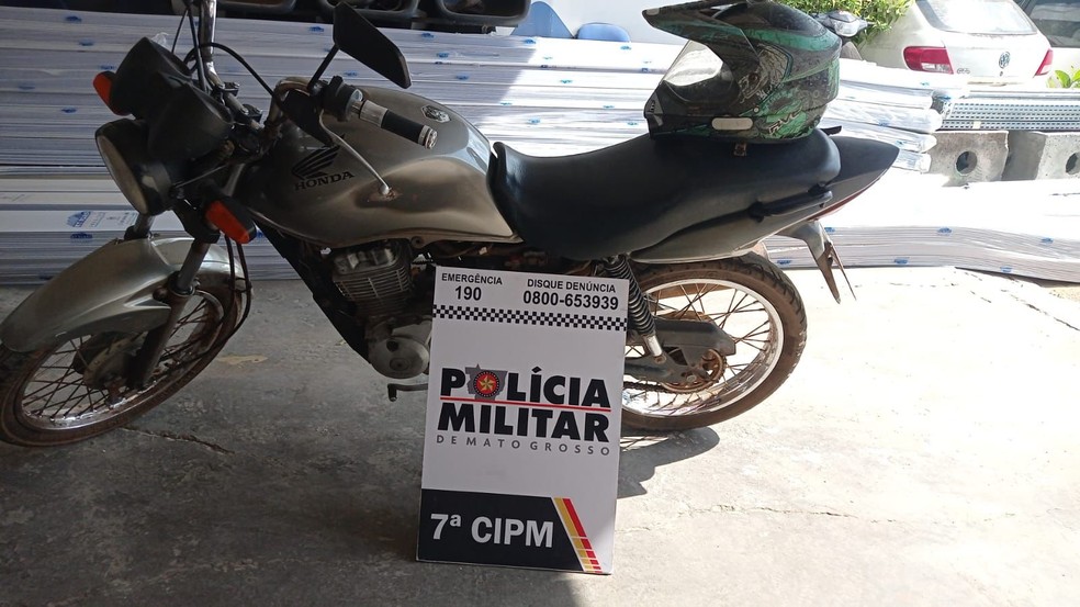 Moto furtada de outra igreja da cidade  — Foto: Polícia Militar