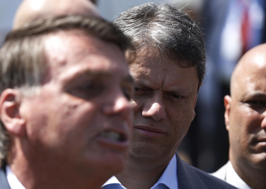 Tarcísio reforça estratégia de se vincular a Bolsonaro