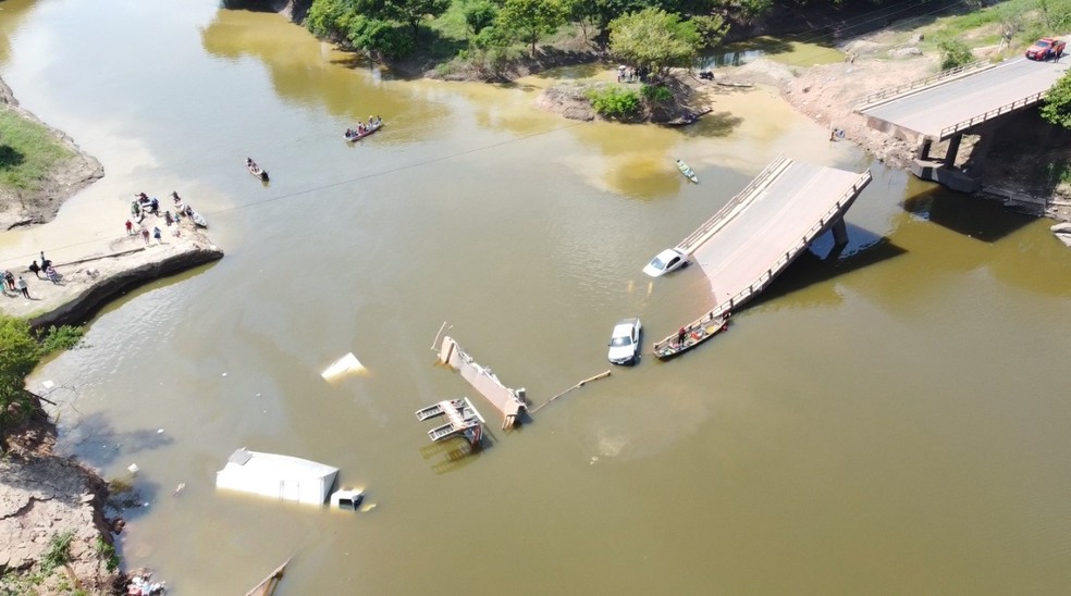 Ponte desabou na quarta-feira (28), na BR-319, no AM. — Foto: William Tavares/Rede Amazônica. 