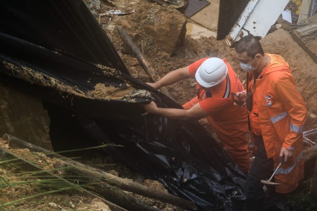 Chuva Em Florianópolis Mãe E Filha Morrem Após Deslizamento E Desabamento De Muro Tv Liberdade Al 