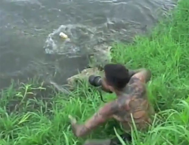 Fotógrafo escapou por pouco de um ataque de um crocodilo na Costa Rica (Foto: Reprodução)