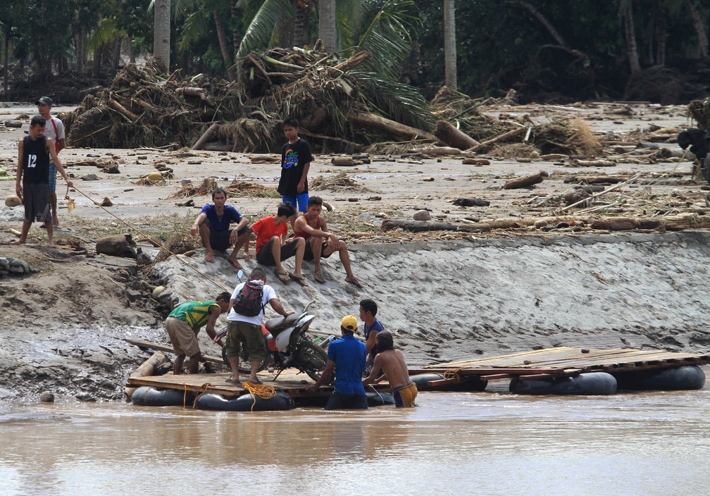 Tempestade causa inundações nas Filipinas (Foto: Richel V. Umel/Reuters)